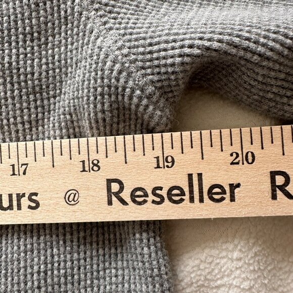 Old Navy Men's Gray Long Sleeve 2 Button Thermal Henley SZ Large - Picture 3 of 8